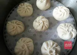 Illustration of how to make cowpea, carob and fungus meat buns 18