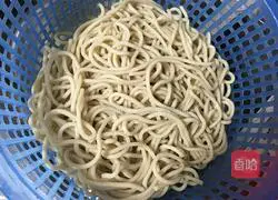 Illustration of how to make special fried noodles 6