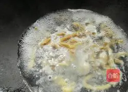 Illustration of how to make duck intestine fried rice 3