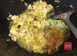 Illustration of how to make egg fried rice 4