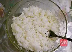 Illustration of how to make fried rice with colorful vegetables and preserved meat 3