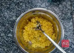 Illustration of how to make egg yolk cake 1