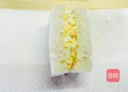 Illustration of how to make egg sandwich 8
