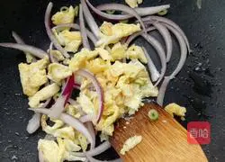 Illustration of how to make tomato and egg fried noodles 4