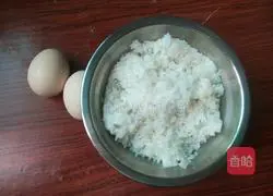Illustration of how to make ham and egg fried rice 2