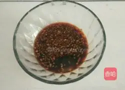 Illustration of how to make fried pancakes with shredded pork, garlic and moss 10