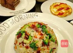 Illustration of how to make fried rice with beef, vegetables and eggs 14