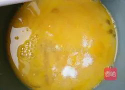 Illustration of how to make leek and egg dumpling filling 3