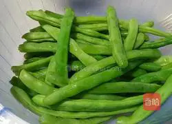 Illustration of how to make green bean and pork buns 3