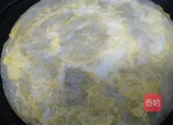 Illustration of how to make shredded potato and egg burritos 14