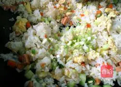 Illustration of how to make three-color fried rice 8