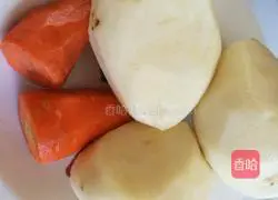 Illustration of how to make potato pancakes 1