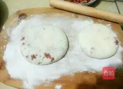 Illustration of how to make crispy meat pot pie 15