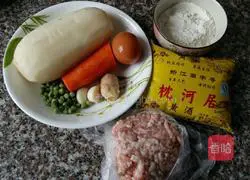 Illustration of how to make fragrant lotus root patties 1