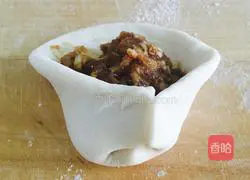 Illustration of how to make mutton buns 7