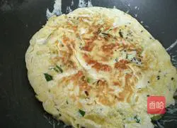 Illustration of how to make scallion egg pancake 7