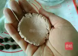 Illustration of making homemade colorful glutinous rice balls 7