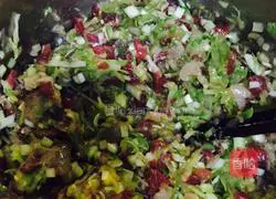 Illustration of how to make three fresh dumplings 7