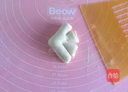 Illustration of how to make goldfish steamed buns 11