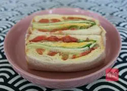 Illustration of how to make egg cheese sandwich 10
