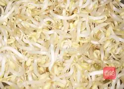 Illustration of how to make beef and vegetable fried noodles 4