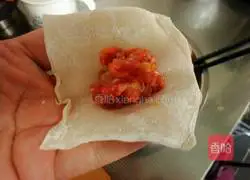 Illustration of how to make cabbage and pork wontons 7