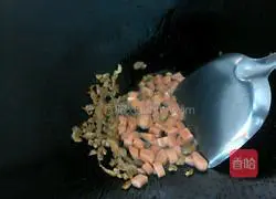 Illustration of how to make fried rice with dried radish (fried rice with preserved vegetables) 3