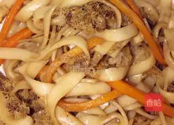 Illustration of how to make fried noodles with carrot and meat floss 6