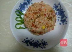 Three-color egg fried rice recipe illustration 7