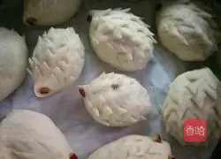 Illustration of how to make hedgehog buns 9