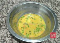 Illustration of how to make rice egg pancake 6