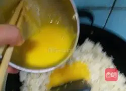 Illustration of how to make egg fried rice 4