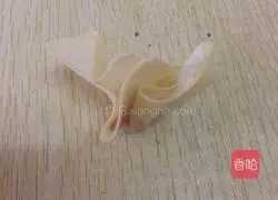 Illustration of how to make crispy wontons 7