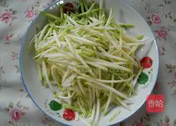 Illustration of how to make egg breakfast cake 2