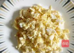 Illustration of how to make dumpling skin pot stickers 4