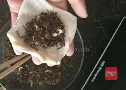 Illustration of how to make prunes and floss sesame cakes 10