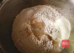 Illustration of how to make pumpkin milk-flavored steamed buns 3