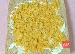 Illustration of how to make seaweed, meat floss and egg sandwich 8