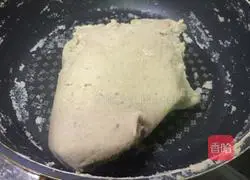 Illustration of how to make lotus seed mud rose cake 8