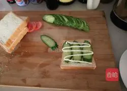 Illustration of how to make a sandwich 3