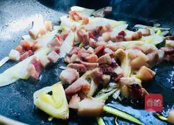 Illustration of how to make fried rice noodles with barbecued pork (Cantonese style) 7