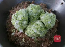 Illustration of how to make fresh dumpling stuffing 7