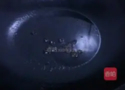 Illustration of how to make glutinous rice rolls 2