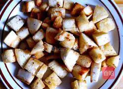 Illustration of how to make golden fried steamed buns 5