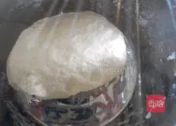 Pepper and salt Illustration of making single cake 4