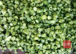 Illustration of how to make dragon bean and pork dumplings 2