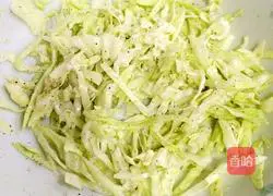 Illustration of how to make marshmallow sandwich 4