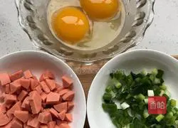 Illustration of how to make ham and egg fried rice 2