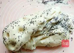 Black sesame seeds Illustration of how to make steamed buns 4