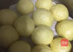 Illustration of how to make pumpkin milk steamed buns 14